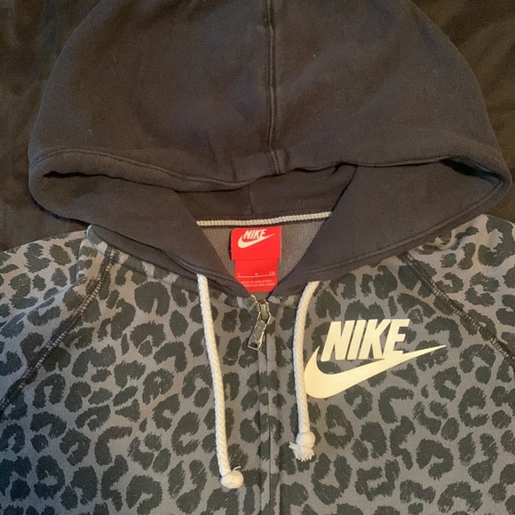 Nike leopard cheetah print zip up hoodie sweater - Picture 4 of 9